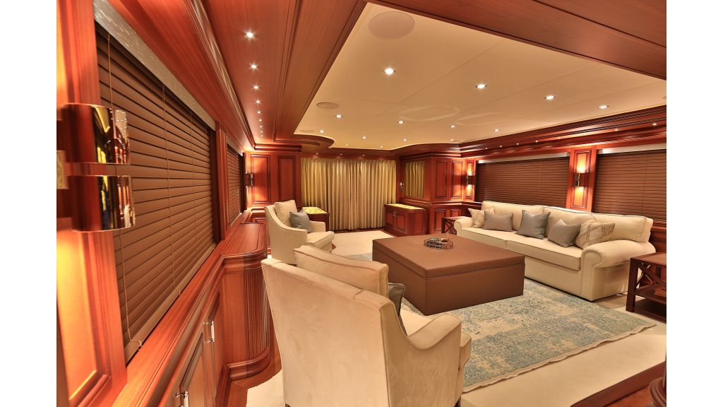 2012 Classic design motoryacht (141)