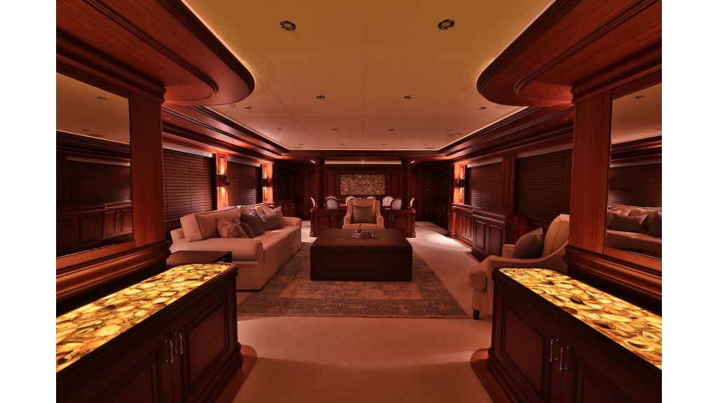 2012 Classic design motoryacht (148)