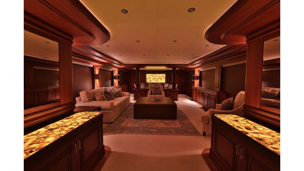 2012 Classic design motoryacht (149)