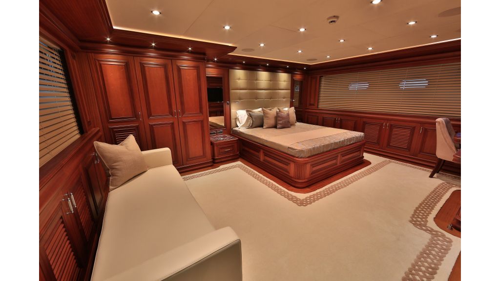 2012 Classic design motoryacht (77)