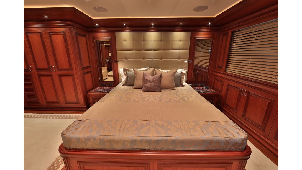 2012 Classic design motoryacht (81)