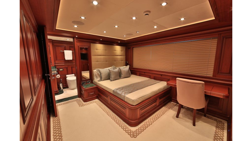 2012 Classic design motoryacht (89)