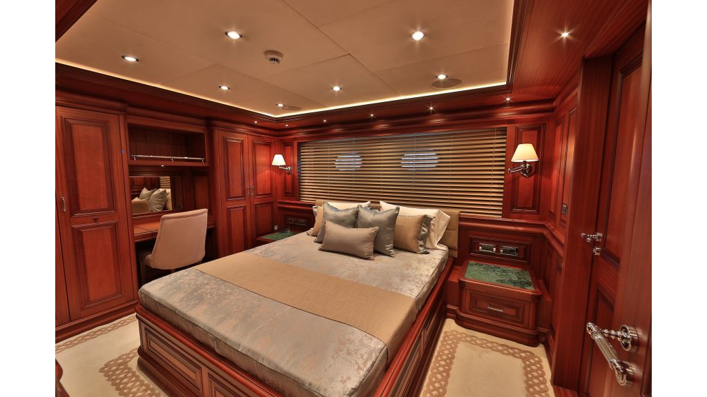 2012 Classic design motoryacht (98)