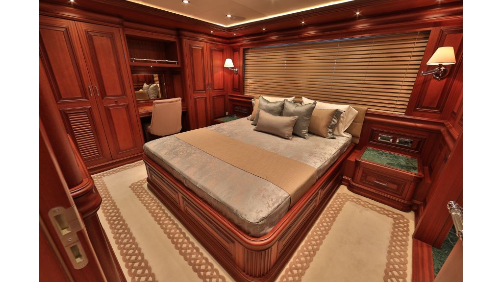 2012 Classic design motoryacht (99)