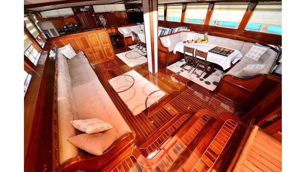 8 Cabins Charter Yacht (12)