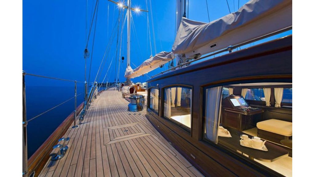 Luxury Sailing Yacht for sale (32)