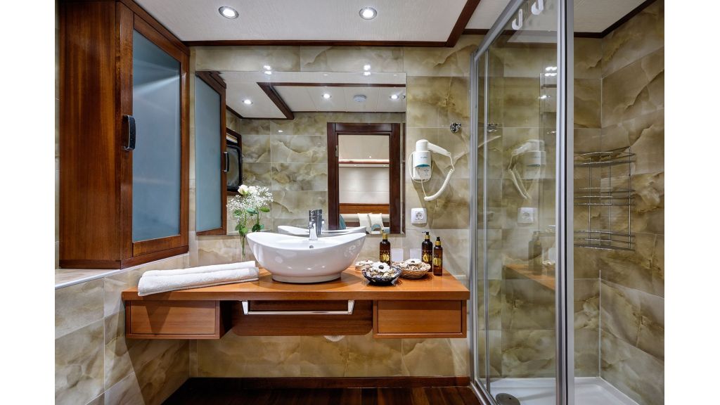 Alessandro Sailing Yacht (750)