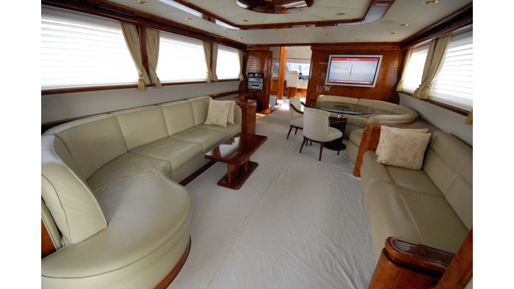 Luxury Cheap Motor Yacht