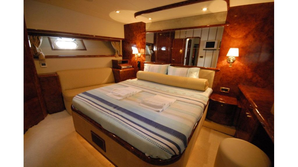 Luxury Cheap_motoryacht_for_sale (4)