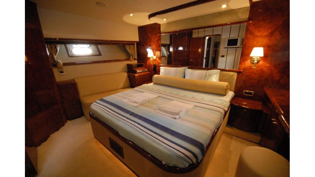 Luxury Cheap_motoryacht_for_sale (5)