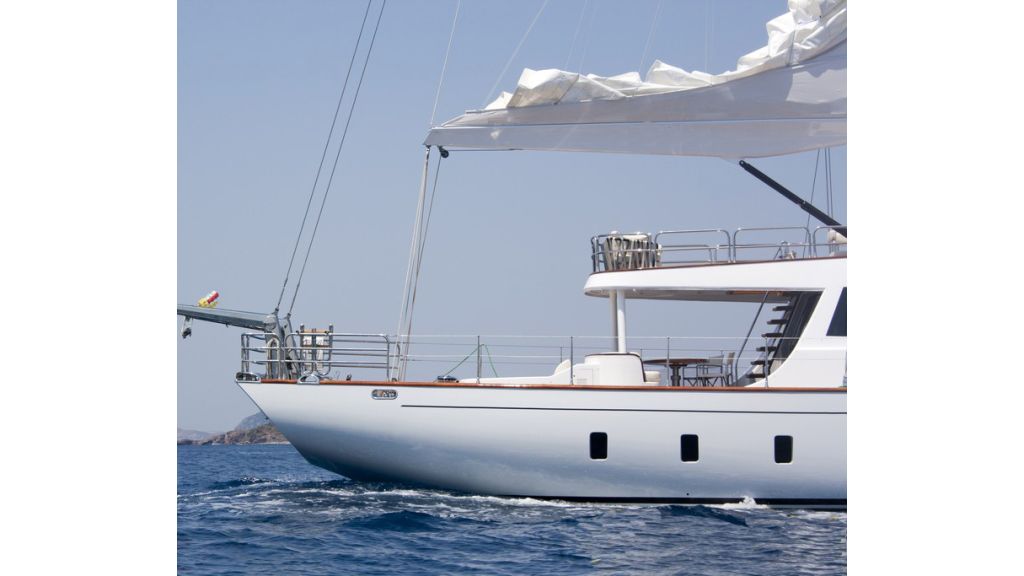 Custom_Designe_Sailing_Yacht  (1)
