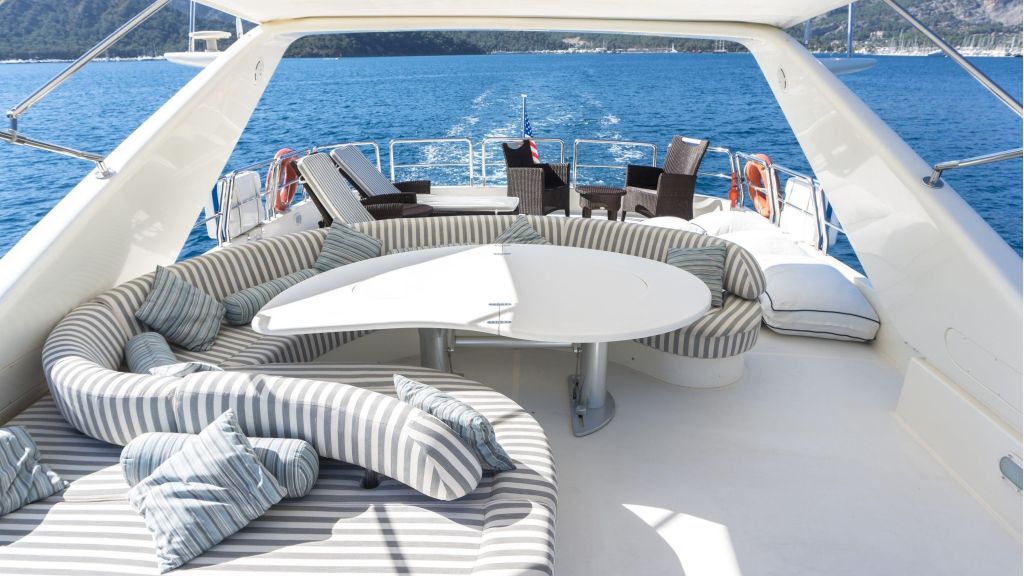 Stoli Azimut 85 Motor Yacht (1)