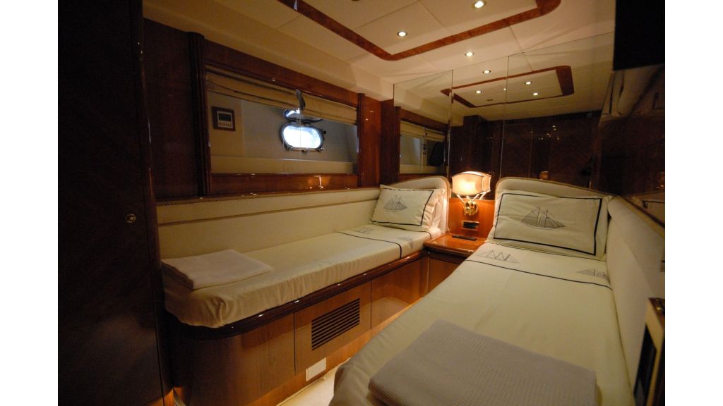 Stoli Azimut 85 Motor Yacht (28)