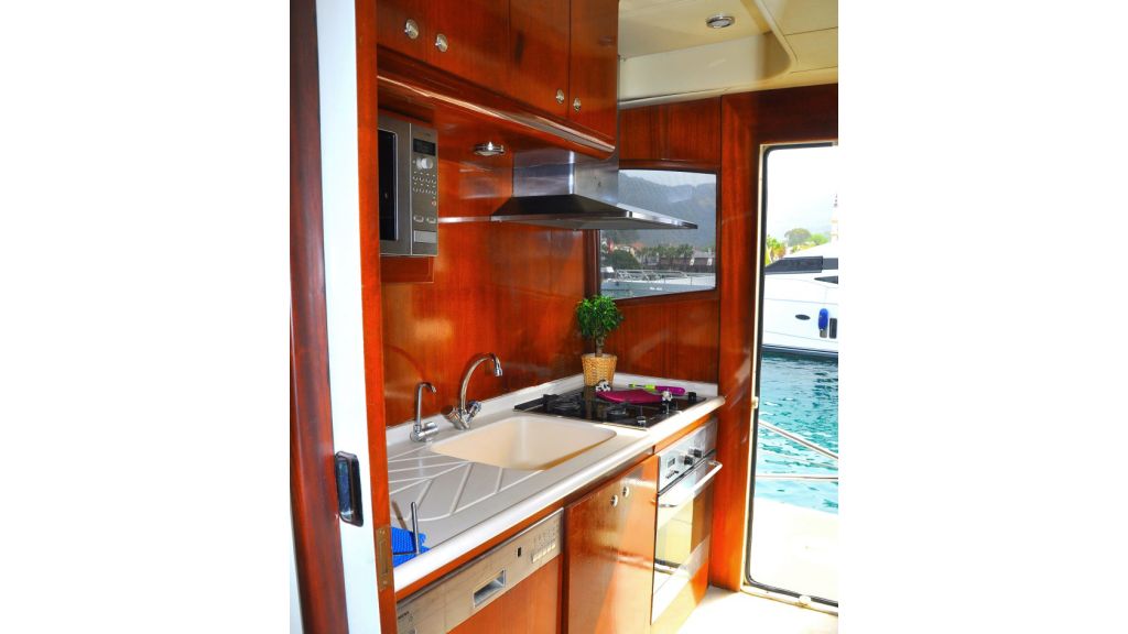 Laminated Motoryacht (7)