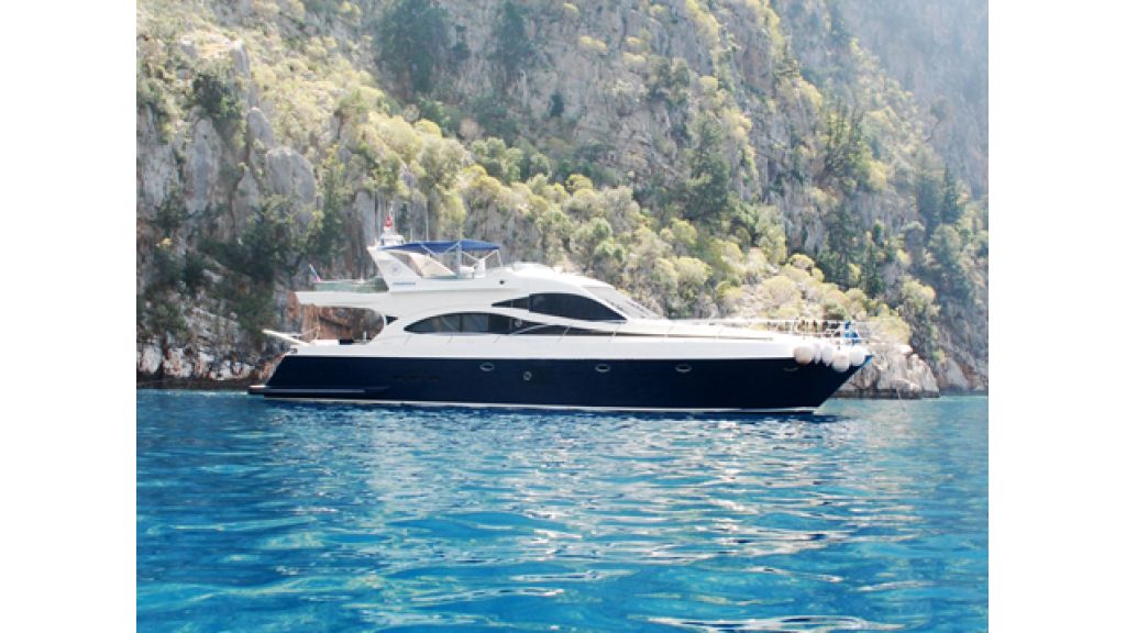 Laminated Motoryacht (20)