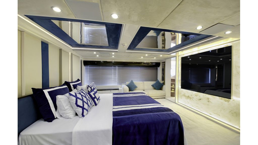 Vetro Luxury Motor Yacht (1)