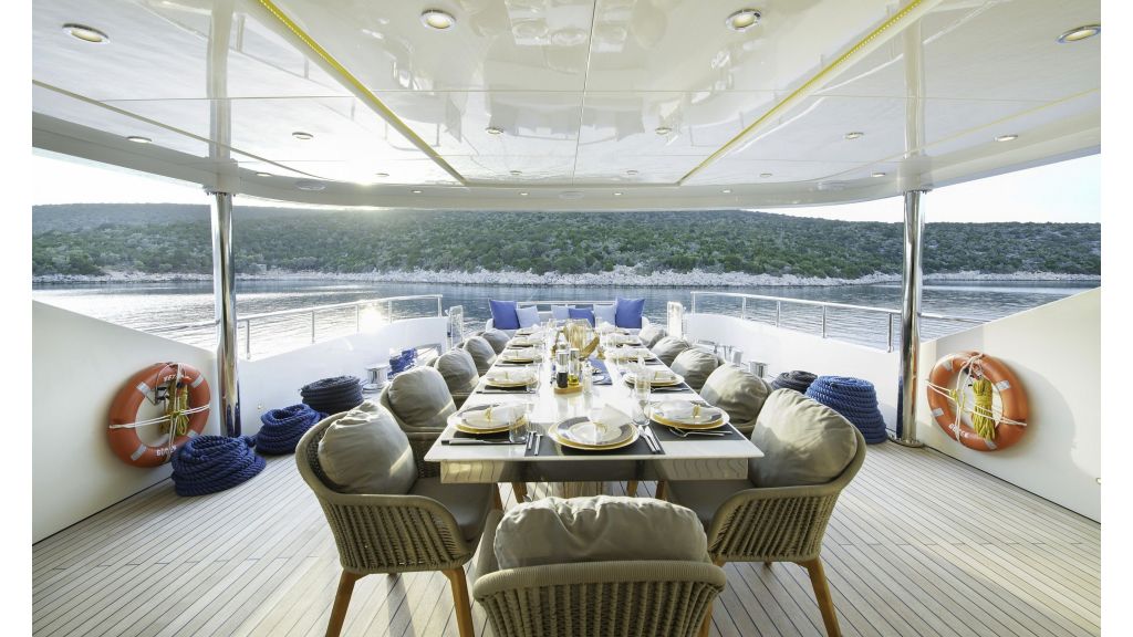 Vetro Luxury Motor Yacht (17)