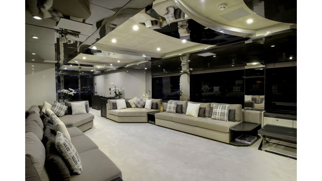 Vetro Luxury Motor Yacht (36)