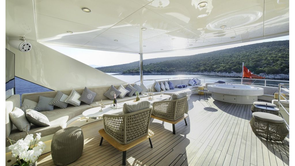 Vetro Luxury Motor Yacht (51)