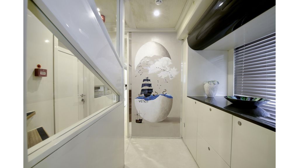 Vetro Luxury Motor Yacht (6)