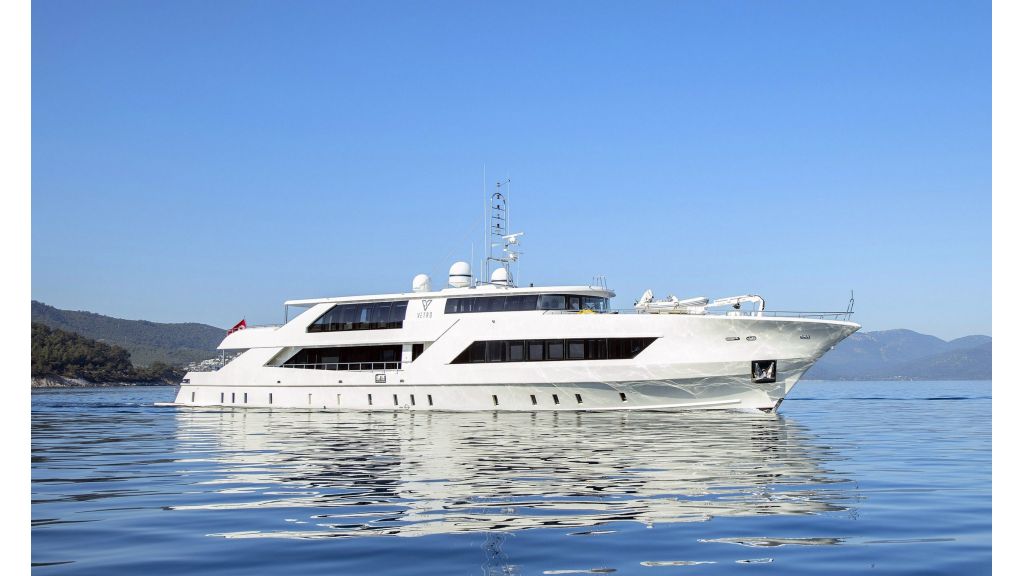 Vetro Luxury Motor Yacht (68)