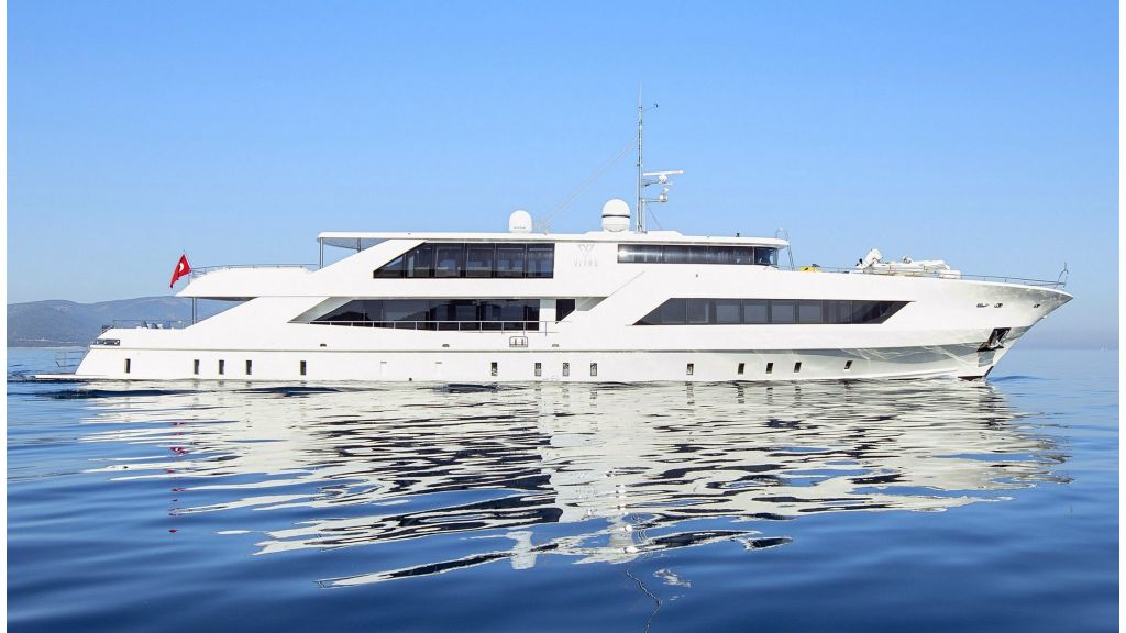Vetro Luxury Motor Yacht (69)