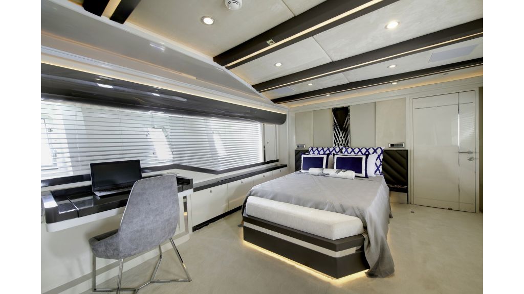 Vetro Luxury Motor Yacht (8)