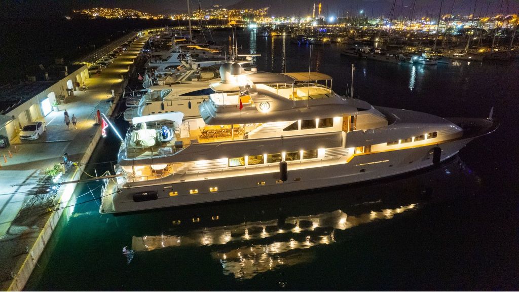 Broward 130ft Motor Yacht (19)