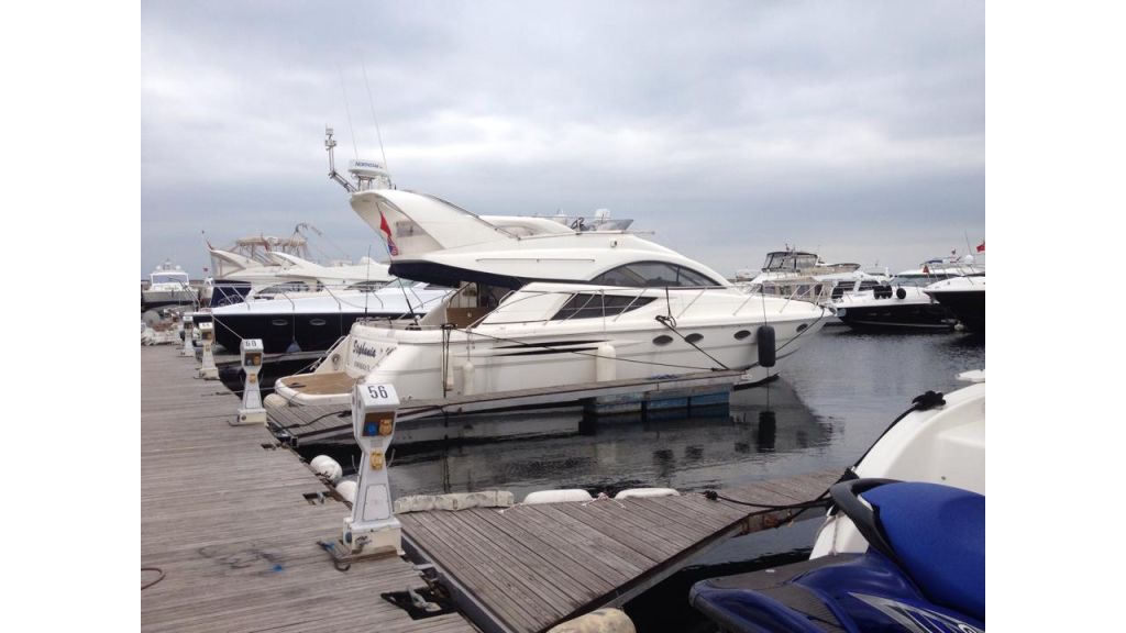 cesme-motoryacht-fairline5