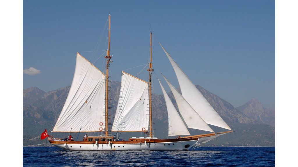 classic-schooner-for-sale (55)