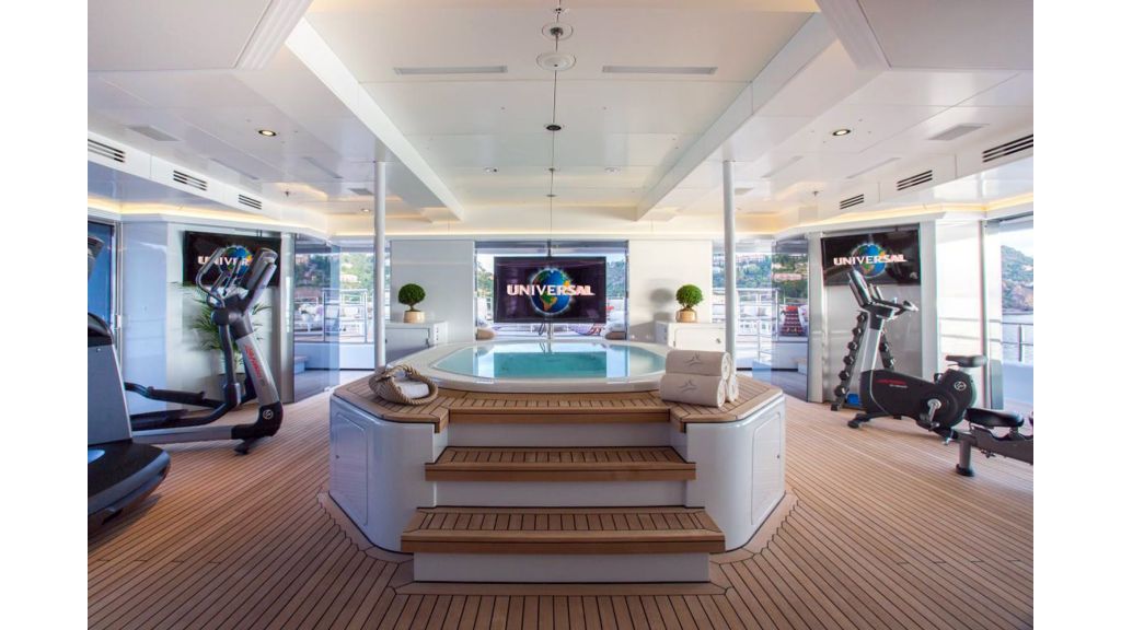 Naia Luxury-Yacht master