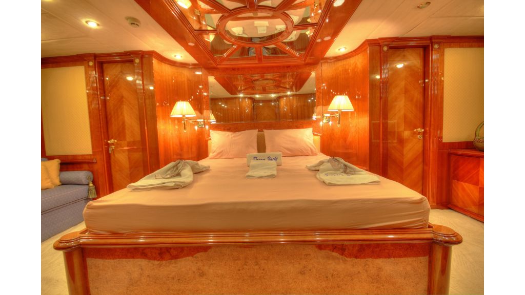 Dream motor yacht (11)