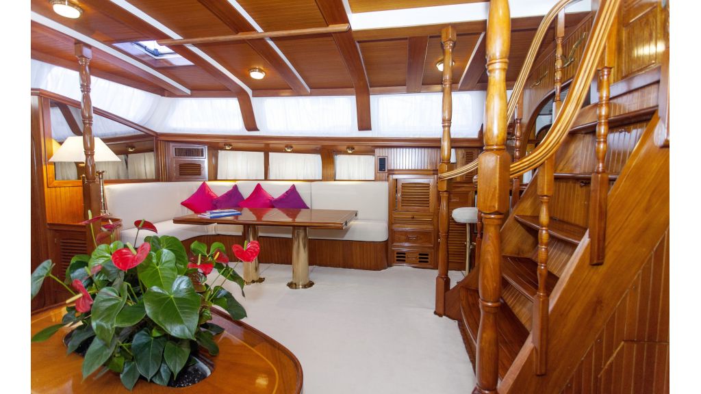 Lady Nathalie Luxury Sailing Yacht master