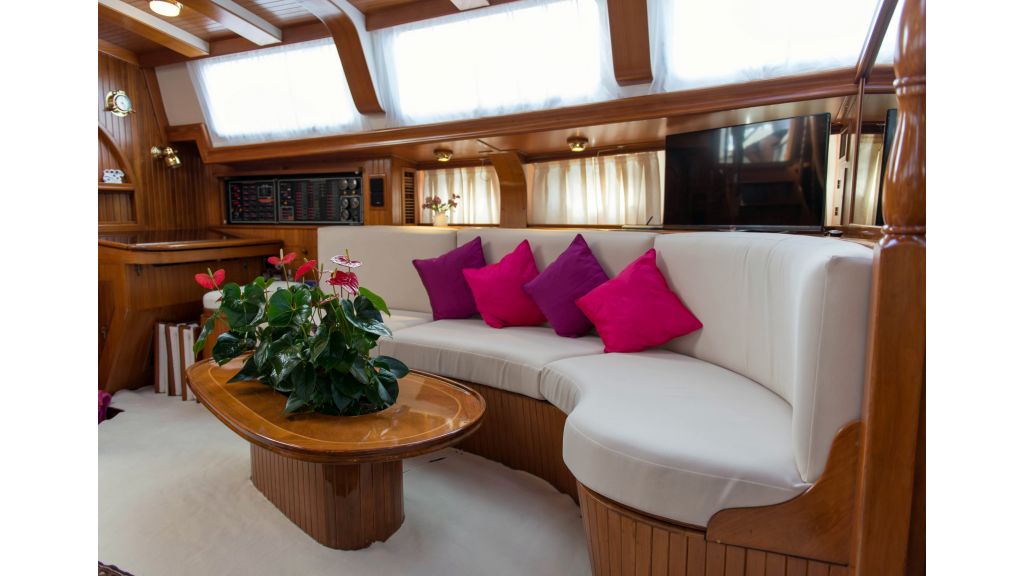 Lady Nathalie Luxury-Sailing Yacht master