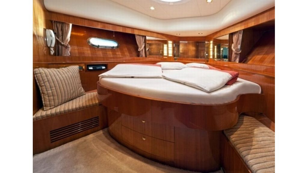 Mira Mare Luxury Motor Yacht (20)