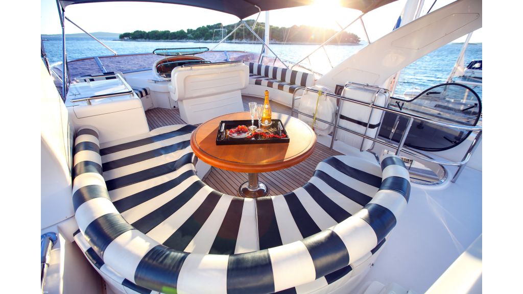 Mira Mare Luxury Motor Yacht-master.