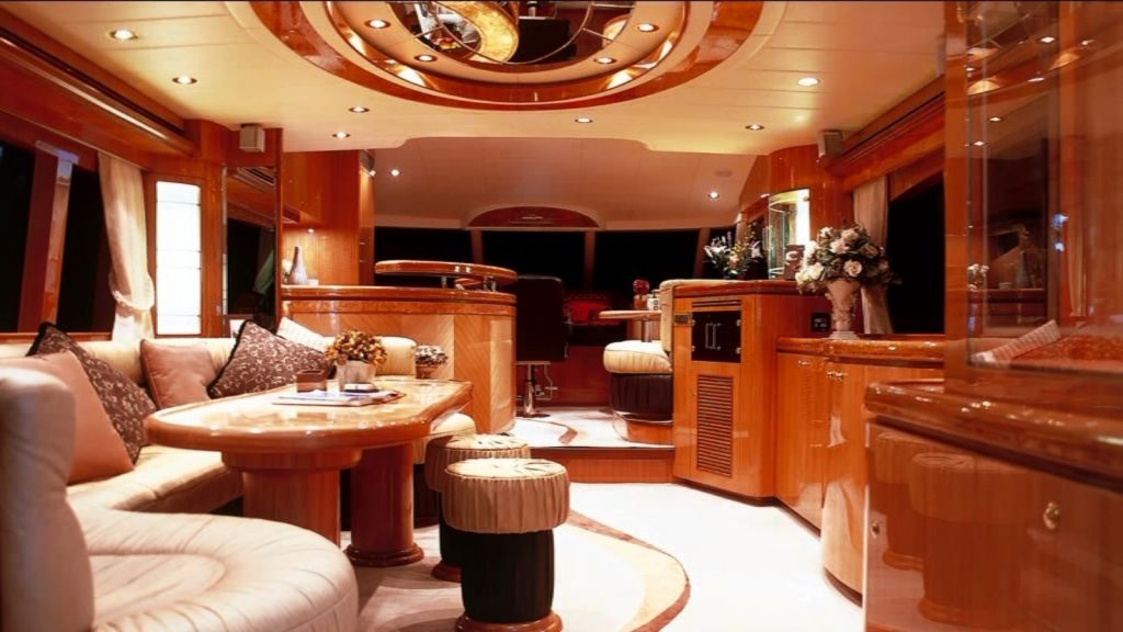Mira Mare Luxury Motor Yacht-master