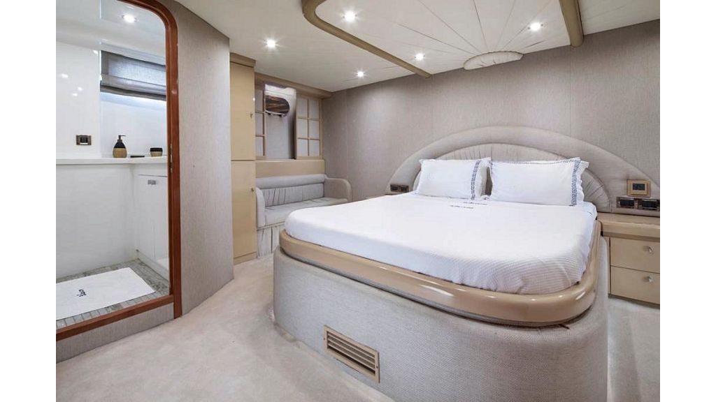 27m Custom Motor Yacht (23)