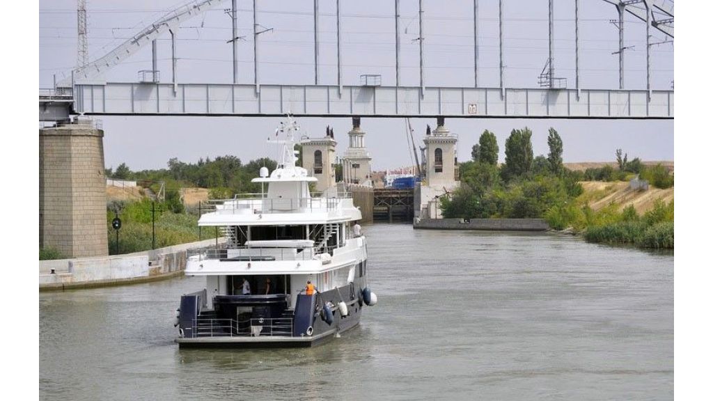 Ocean Explorer 33 m Motor Yacht (17)