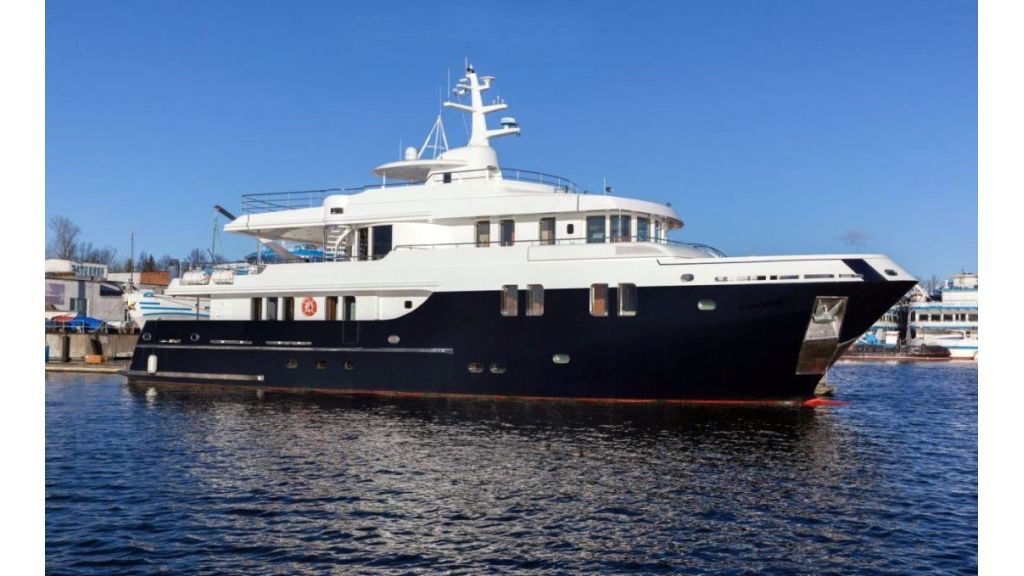 Ocean Explorer 33 m Motor Yacht (3)