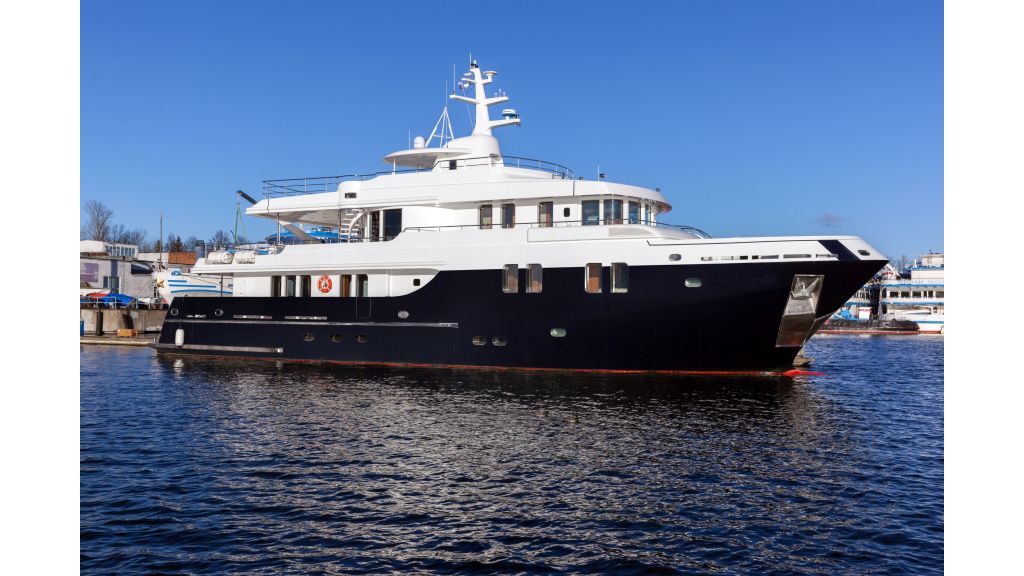 Ocean Explorer 33 m Motor Yacht master