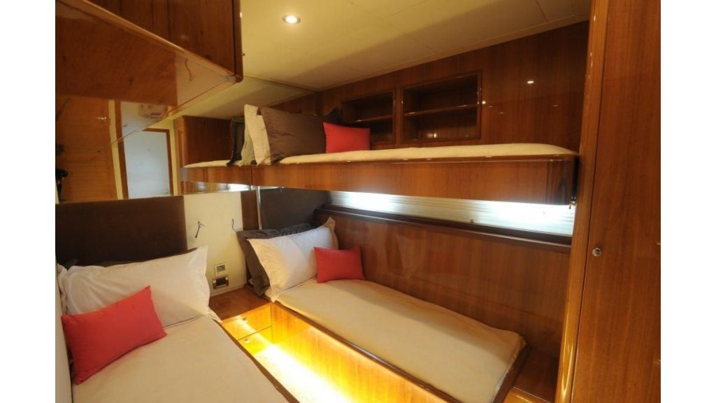 22 M 4 Cabins Trawler (12)