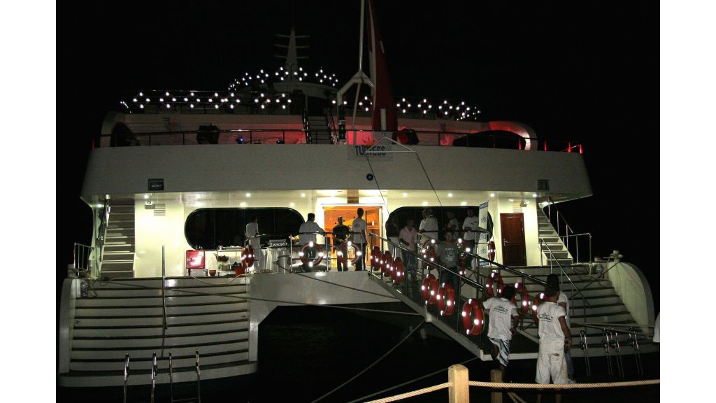 mobydick-large-catamaran-1-back