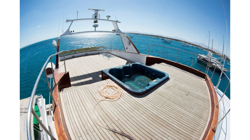 10 Cabins Motor Yacht (21)