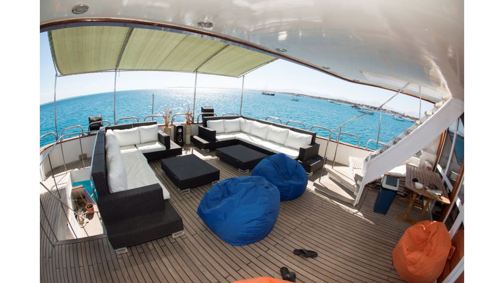 10 Cabins Motor Yacht (36)