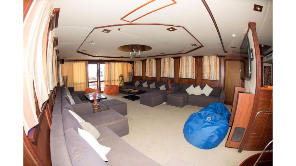 10 Cabins Motor Yacht (4)