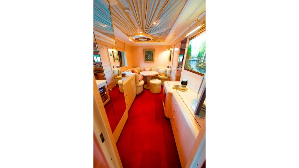 Motor Yacht Aktobe Room