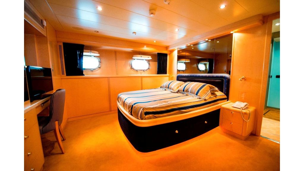 Motor Yacht Aktobe Room2