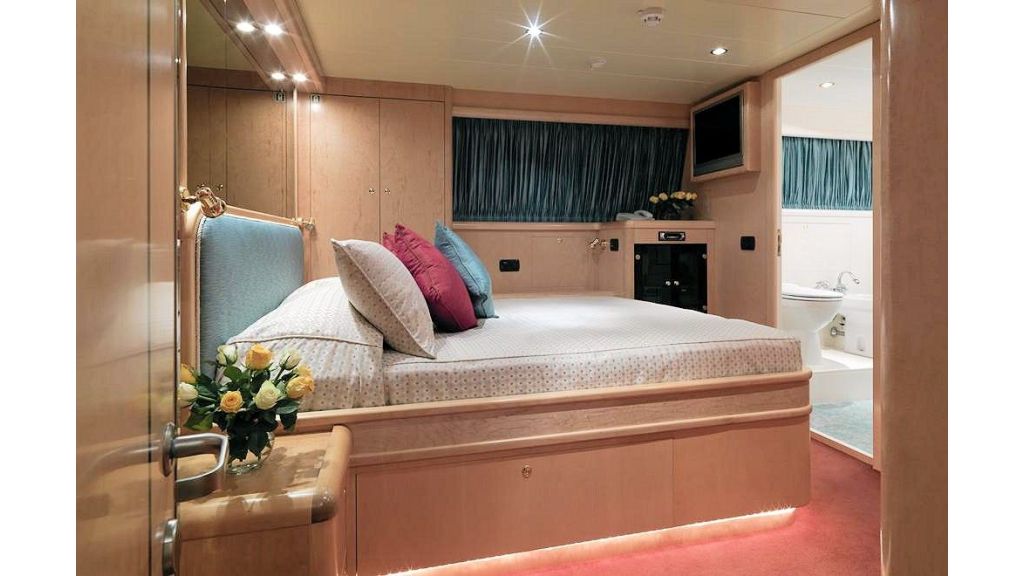 Motor Yacht Aktobe Twin StateRoom (2)