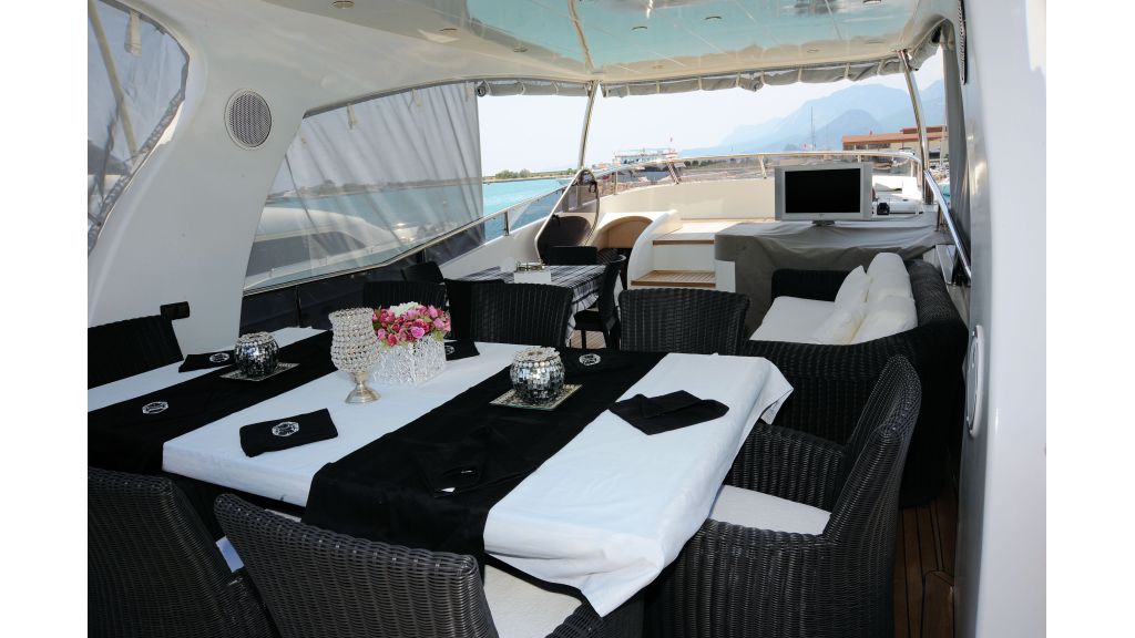 istanbul-built-epoxy-laminated-motoryacht-003